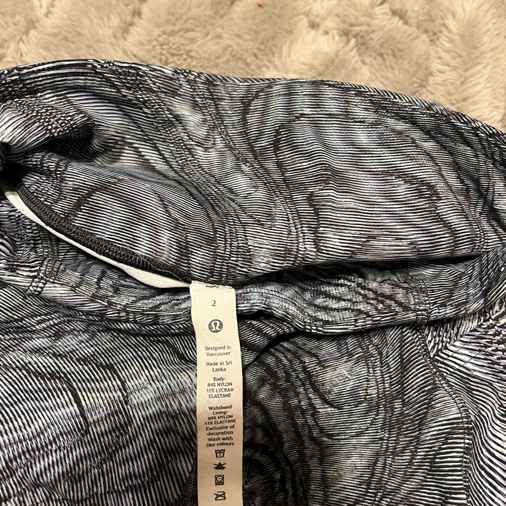 Hey there selling lulu speed HR tight 28’ Inch leggings!